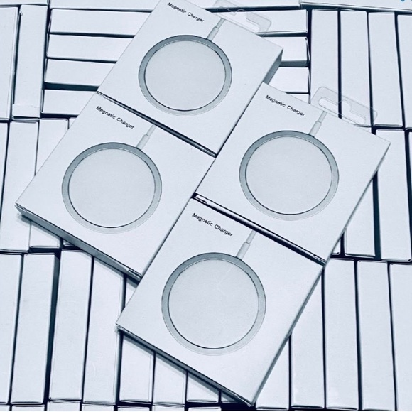 Magnetic Wireless Charger iPhone & USB-C Devices Fast Charging Pad New in Box - Picture 2 of 6